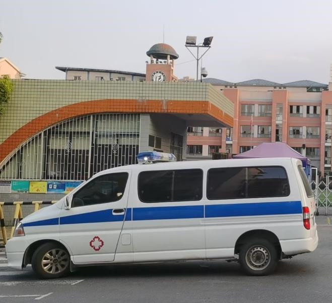 海珠救护车出租护送骨折病人一公里多少钱